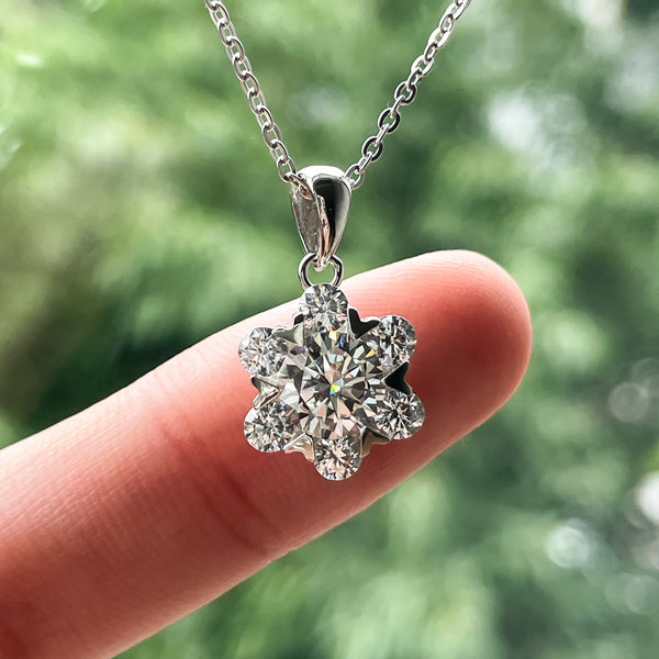 1.0CTTW D Color  Moissanite Flower Heart Pendant Necklace 925 Sterling Silver Necklace